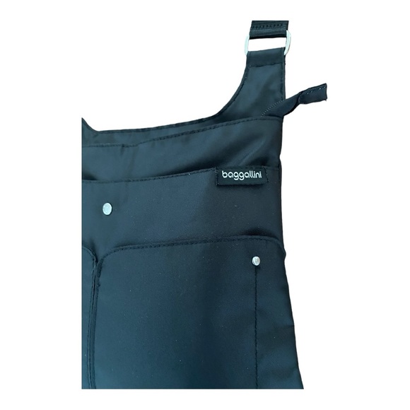 Baggallini Cross Over Crossbody black bag RFID Protection - Picture 3 of 16